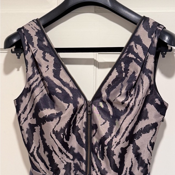 Bebe EUC Size XS Black & Gray Zebra Print Sleeveless Zippered Mini Dress (0601) - Picture 3 of 14